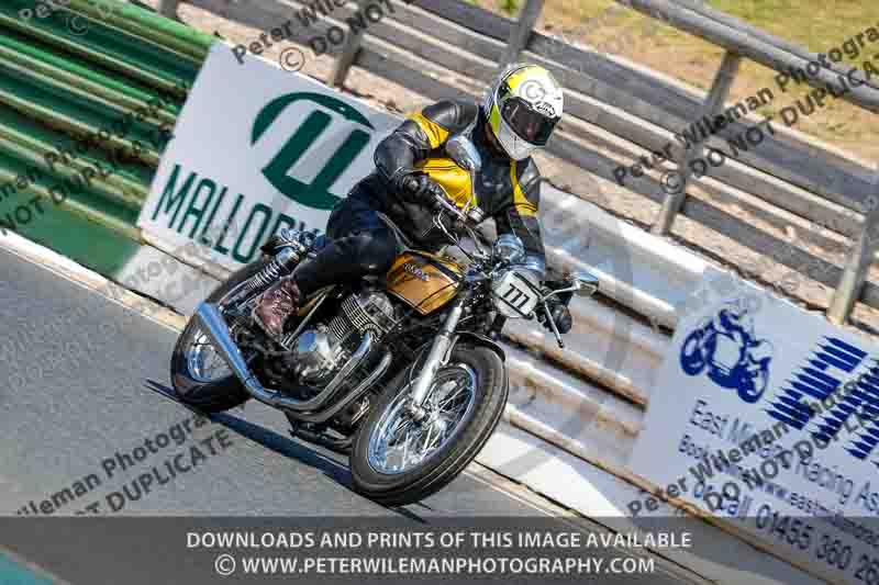 Vintage motorcycle club;eventdigitalimages;mallory park;mallory park trackday photographs;no limits trackdays;peter wileman photography;trackday digital images;trackday photos;vmcc festival 1000 bikes photographs